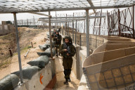 EXKLUSIV - Israelische Soldaten patrouillieren an der libanesischen Grenze