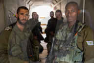 EXKLUSIV - Israelische Soldaten patrouillieren an der libanesischen Grenze