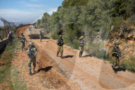 EXKLUSIV - Israelische Soldaten patrouillieren an der libanesischen Grenze