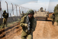 EXKLUSIV - Israelische Soldaten patrouillieren an der libanesischen Grenze