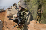 EXKLUSIV - Israelische Soldaten patrouillieren an der libanesischen Grenze