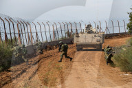 EXKLUSIV - Israelische Soldaten patrouillieren an der libanesischen Grenze