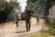 EXKLUSIV - Israelische Soldaten patrouillieren an der libanesischen Grenze