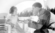 EXKLUSIV - Rare Aufnahmen zeigen Adolf Hitler als sonniges Gemüt in seiner Heimat
