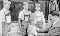 EXKLUSIV - Rare Aufnahmen zeigen Adolf Hitler als sonniges Gemüt in seiner Heimat
