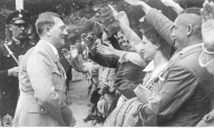 EXKLUSIV - Rare Aufnahmen zeigen Adolf Hitler als sonniges Gemüt in seiner Heimat