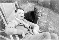 EXKLUSIV - Rare Aufnahmen zeigen Adolf Hitler als sonniges Gemüt in seiner Heimat