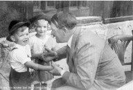 EXKLUSIV - Rare Aufnahmen zeigen Adolf Hitler als sonniges Gemüt in seiner Heimat