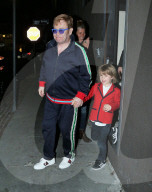 PEOPLE - Elton John und Johnny Depp verlassen Lady Gaga's Geburtstagsparty