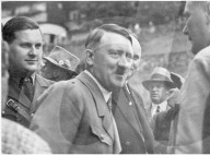 EXKLUSIV - Rare Aufnahmen zeigen Adolf Hitler als sonniges Gemüt in seiner Heimat