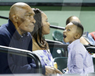 PEOPLE - Der kleine Dylan Starr Williams jubelt für seine Halbschwester Venus