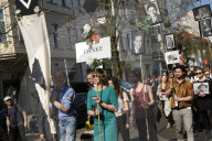 NEWS - Demonstration gegen die Umstrukturierung der Berliner Volksbühne