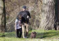 EXKLUSIV - David Beckham tollt mit Hund und Sohn Cruz im Hyde Park herum