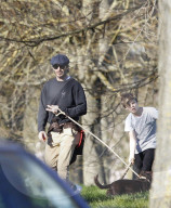 EXKLUSIV - David Beckham tollt mit Hund und Sohn Cruz im Hyde Park herum