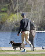 EXKLUSIV - David Beckham tollt mit Hund und Sohn Cruz im Hyde Park herum