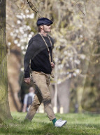EXKLUSIV - David Beckham tollt mit Hund und Sohn Cruz im Hyde Park herum