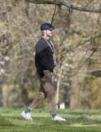 EXKLUSIV - David Beckham tollt mit Hund und Sohn Cruz im Hyde Park herum
