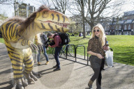 FEATURE - Die Dinosaurier haben London überrannt