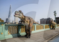 FEATURE - Die Dinosaurier haben London überrannt