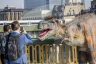 FEATURE - Die Dinosaurier haben London überrannt