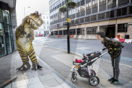 FEATURE - Die Dinosaurier haben London überrannt