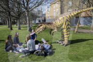 FEATURE - Die Dinosaurier haben London überrannt