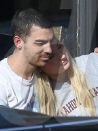 PEOPLE - Zwei Turteltäubchen: Sofia Turner und Joe Jonas