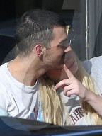 PEOPLE - Zwei Turteltäubchen: Sofia Turner und Joe Jonas