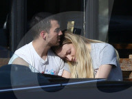 PEOPLE - Zwei Turteltäubchen: Sofia Turner und Joe Jonas