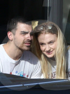 PEOPLE - Zwei Turteltäubchen: Sofia Turner und Joe Jonas