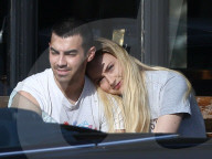 PEOPLE - Zwei Turteltäubchen: Sofia Turner und Joe Jonas