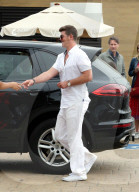 PEOPLE - Küssen beim Warten: Robin Thicke und April Love vor dem Nobu