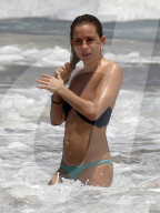 EXKLUSIV - Sienna Miller zeigt Bikini-Figur in Cancun