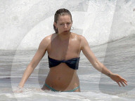 EXKLUSIV - Sienna Miller zeigt Bikini-Figur in Cancun