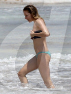 EXKLUSIV - Sienna Miller zeigt Bikini-Figur in Cancun