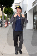 PEOPLE - Gutgelaunter David Spade unterwegs in Beverly Hills