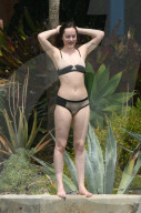 EXKLUSIV - Dakota Johnson kühlt sich in Miami ab