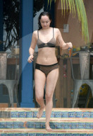 EXKLUSIV - Dakota Johnson kühlt sich in Miami ab