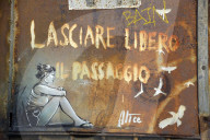 FEATURE - Italien: Wandmalereien in den Strassen von Rom