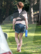 EXKLUSIV - Natalie Portman erstmals unterwegs mit Baby Amalia