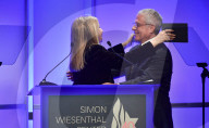 PEOPLE - Barbra Streisand spricht am Simon Wiesenthal Dinner in LA