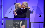 PEOPLE - Barbra Streisand spricht am Simon Wiesenthal Dinner in LA