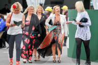 FEATURE - Nicht ganz so extravagant wie Ascot: Die Damen am Rennen von Aintree