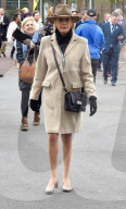 FEATURE - Nicht ganz so extravagant wie Ascot: Die Damen am Rennen von Aintree
