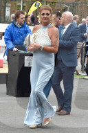 FEATURE - Nicht ganz so extravagant wie Ascot: Die Damen am Rennen von Aintree