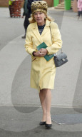 FEATURE - Nicht ganz so extravagant wie Ascot: Die Damen am Rennen von Aintree