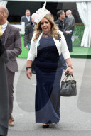 FEATURE - Nicht ganz so extravagant wie Ascot: Die Damen am Rennen von Aintree