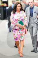 FEATURE - Nicht ganz so extravagant wie Ascot: Die Damen am Rennen von Aintree