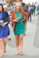 FEATURE - Nicht ganz so extravagant wie Ascot: Die Damen am Rennen von Aintree
