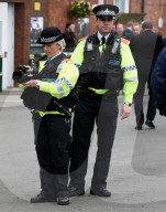 FEATURE - Nicht ganz so extravagant wie Ascot: Die Damen am Rennen von Aintree